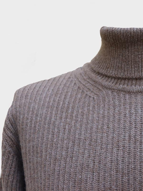 Rudolf dolcevita in cashmere dettaglio scollo Rudolf dolcevita in cashmere dettaglio scollo